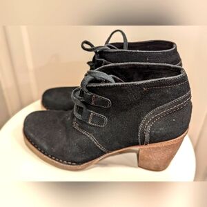 Clarks Carleta Lyon Black Suede Ankle Booties - Women's Size 8.5M